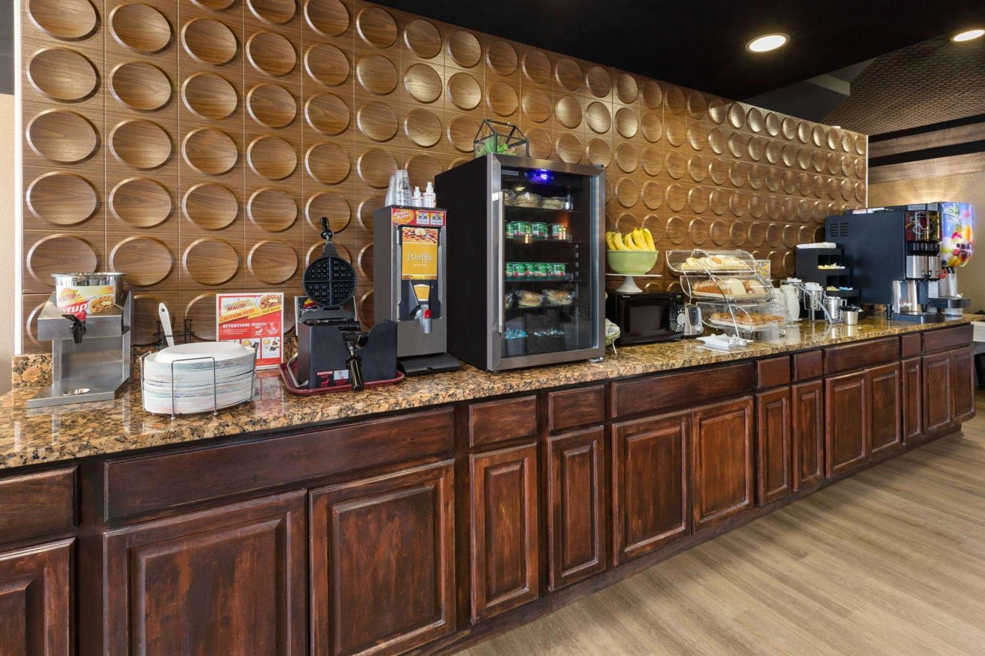 Wingate By Wyndham Troy Hotel Exterior foto