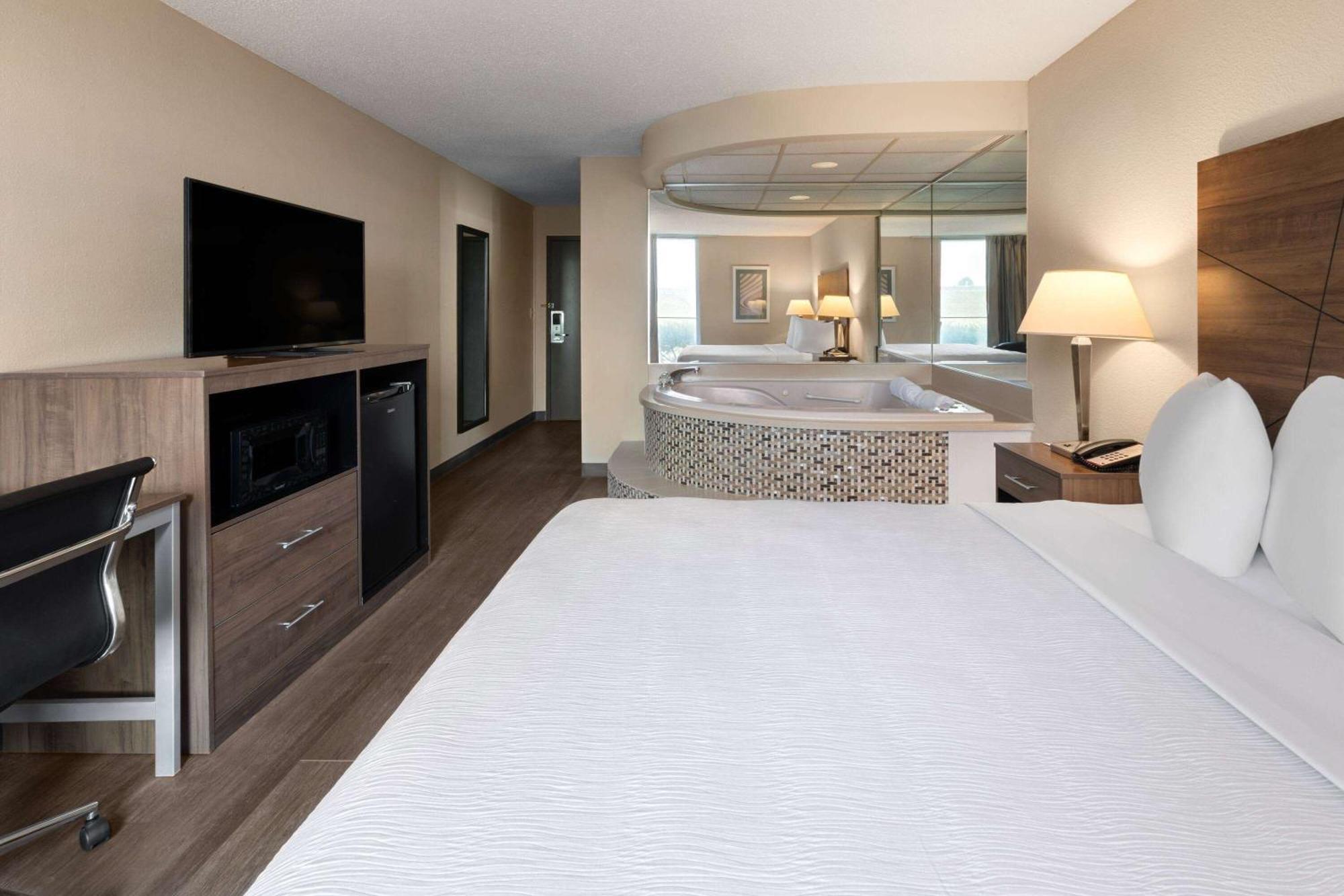 Wingate By Wyndham Troy Hotel Exterior foto